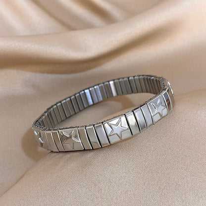✨ Pulsera vintage italiana charm elástica en acero inoxidable, con patrón de estrellas. Ajustable y elegante, ideal para mujeres que buscan estilo clásico con un toque moderno.