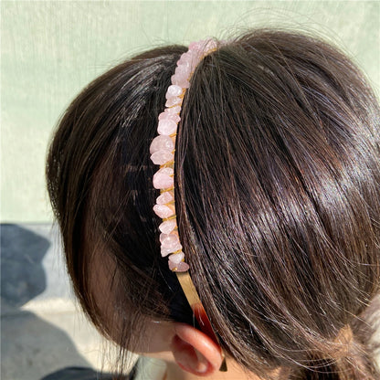 Diadema Piedras Naturales con Cristales  Descripción corta:   Headband con diseño irregular de amatistas y aguamarinas en cuentas tipo chip. Accesorio bohemio y elegante para mujer, ideal para darle un toque único a tu look en fiestas o uso diario.