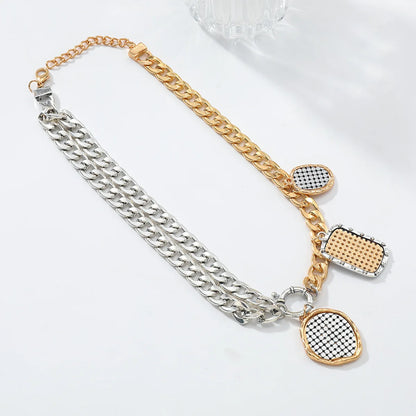 Collar punk con cadena metálica exagerada estilo otoño. Diseño creativo y de nicho, tipo clavícula, perfecto para un look atrevido y de marca.