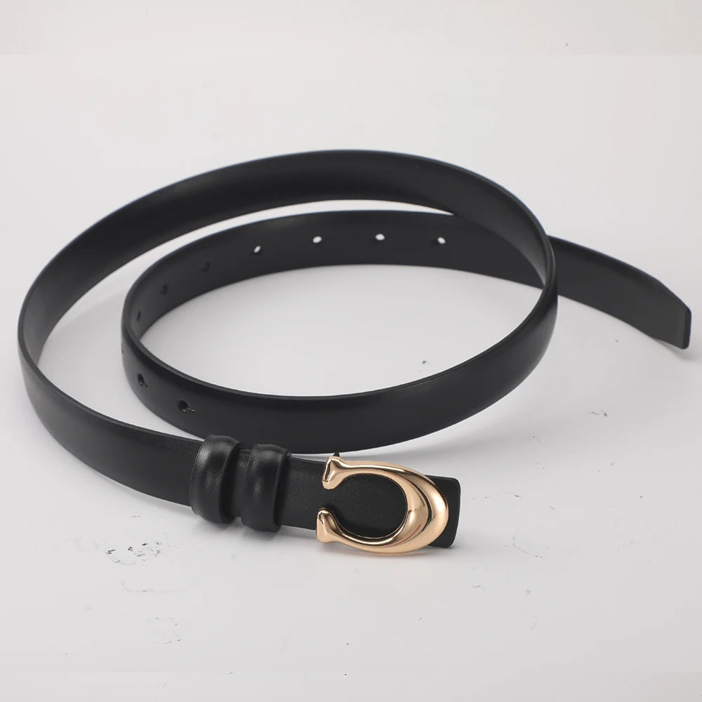 👗 Cinturón de moda para mujer, con hebilla en forma de C y acabado liso. Diseño elegante y reversible, ideal como regalo para mamá. Alta calidad y estilo sofisticado.