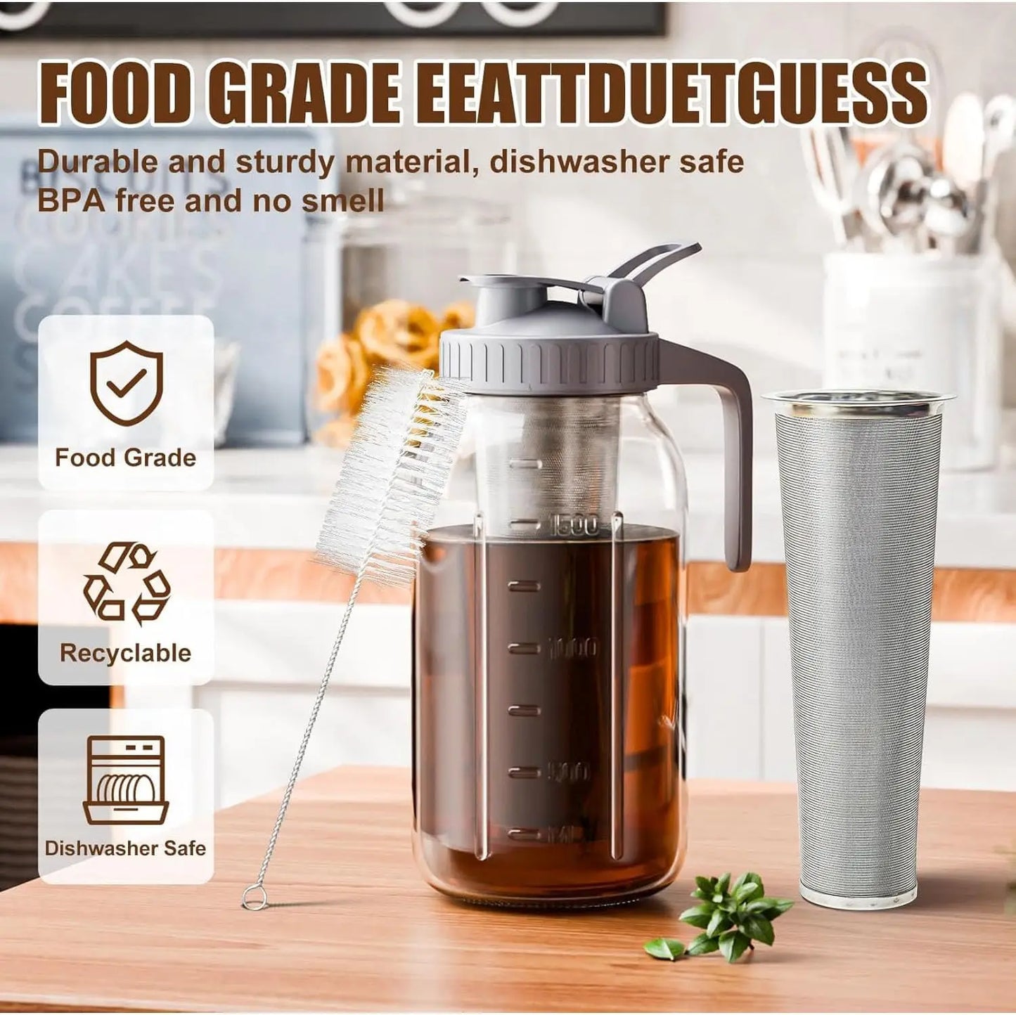 Frasco de vidrio con tapa hermética y filtro de acero inoxidable extraíble. Ideal para preparar y servir café frío o té. Diseño práctico, elegante y perfecto para la cocina o la mesa.