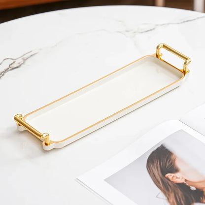 ✨ Bandeja rectangular estilo luxury para el hogar. Ideal para organizar cosméticos, vasos de agua o accesorios en sala, hotel o apartamento. Elegante, práctica y versátil para cualquier espacio.