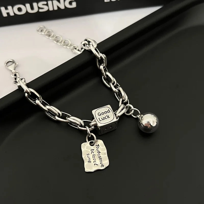 ✨Pulsera punk de plata 925 con cuentas geométricas e inscripción “Peace of Mind”. Diseño irregular y ajustable, ideal para mujer o niña. Joyería de moda perfecta como regalo especial.