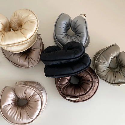 scrunchies elásticos de esponja y satén: suaves, cómodos y perfectos para mujeres y niñas. Accesorio ideal para peinados con estilo, sin maltratar tu cabello. ¡Color, suavidad y moda en cada coleta!