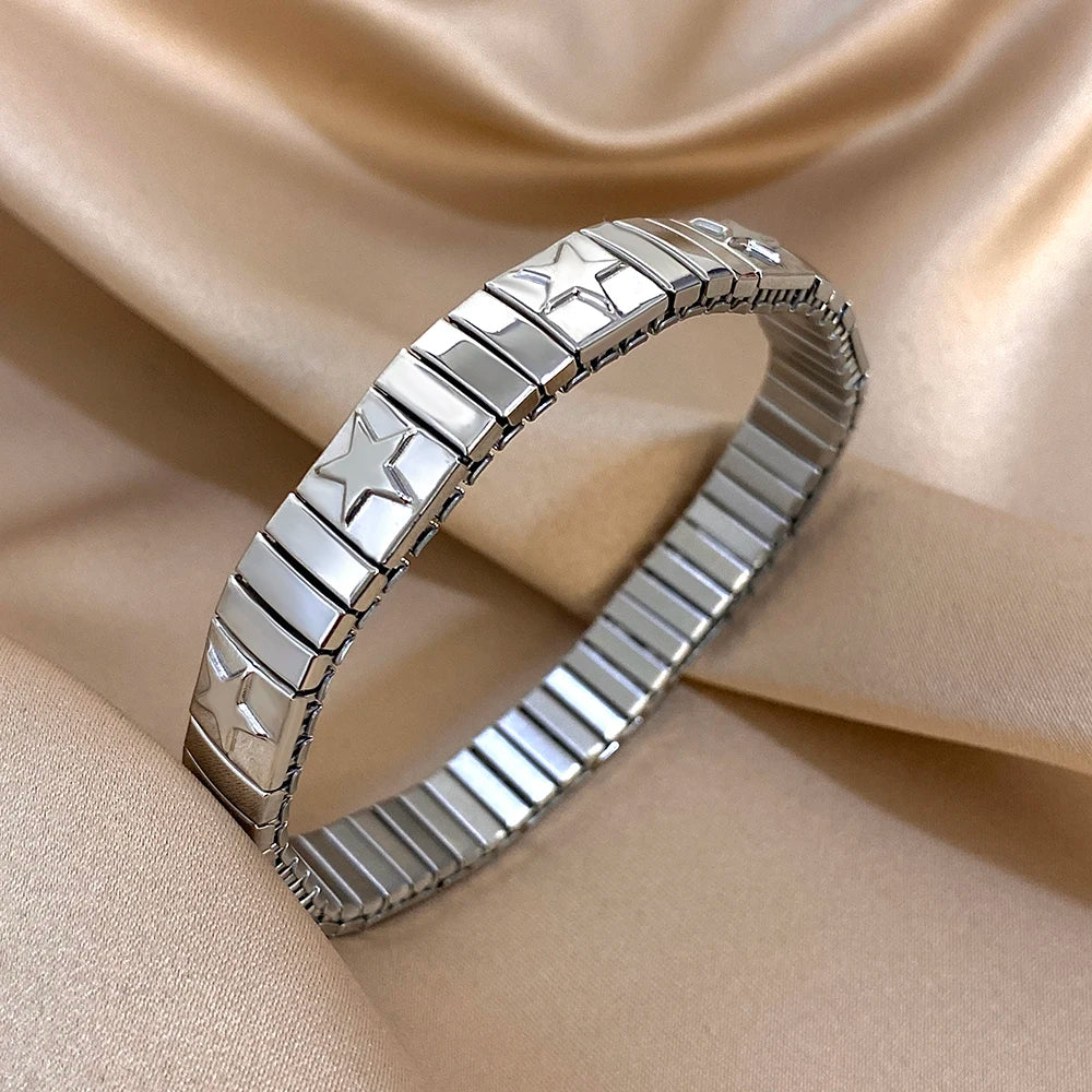 ✨ Pulsera vintage italiana charm elástica en acero inoxidable, con patrón de estrellas. Ajustable y elegante, ideal para mujeres que buscan estilo clásico con un toque moderno.