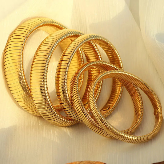 Pulsera retro de acero inoxidable, impermeable y elástica, con acabado pulido y baño de oro 18K. Joyería de moda unisex para hombre y mujer