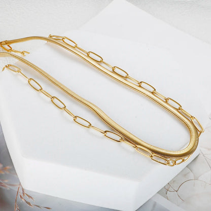 Collar punk vintage de doble capa con cadena de serpiente y colgante, acero inoxidable dorado, estilo choker grueso y moderno para mujer.