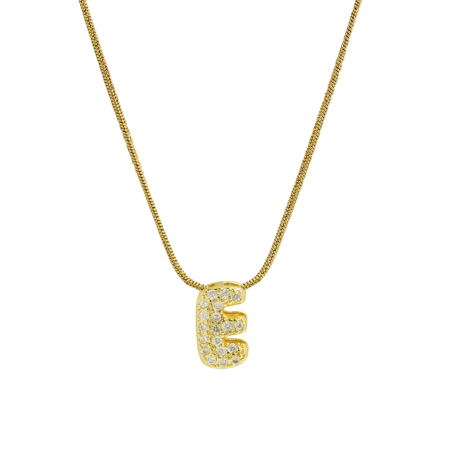 ✨ Collar inicial con letra inglesa, bañado en oro 18K y decorado con circonias incrustadas. Diseño puff/bubble llamativo, moderno y femenino, ideal para destacar tu estilo.
