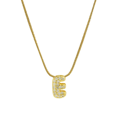 ✨ Collar inicial con letra inglesa, bañado en oro 18K y decorado con circonias incrustadas. Diseño puff/bubble llamativo, moderno y femenino, ideal para destacar tu estilo.