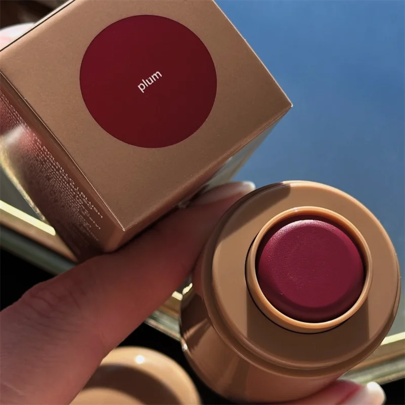 💄 RHODE Pocket Blush Stick: bálsamo hidratante 2 en 1 para labios y mejillas. Textura cremosa, fácil de aplicar y con acabado natural en polvo-rouge. ¡Color fresco y luminoso en segundos!
