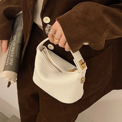 Bolso retro y sencillo tipo crossbody, de cuero suave y diseño cuadrado pequeño. Elegante, versátil y perfecto para uso diario con estilo.